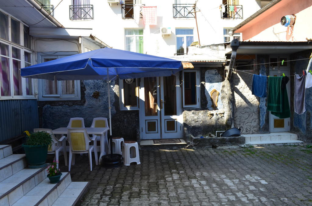Tj+ Hostel Batumi Bagian luar foto
